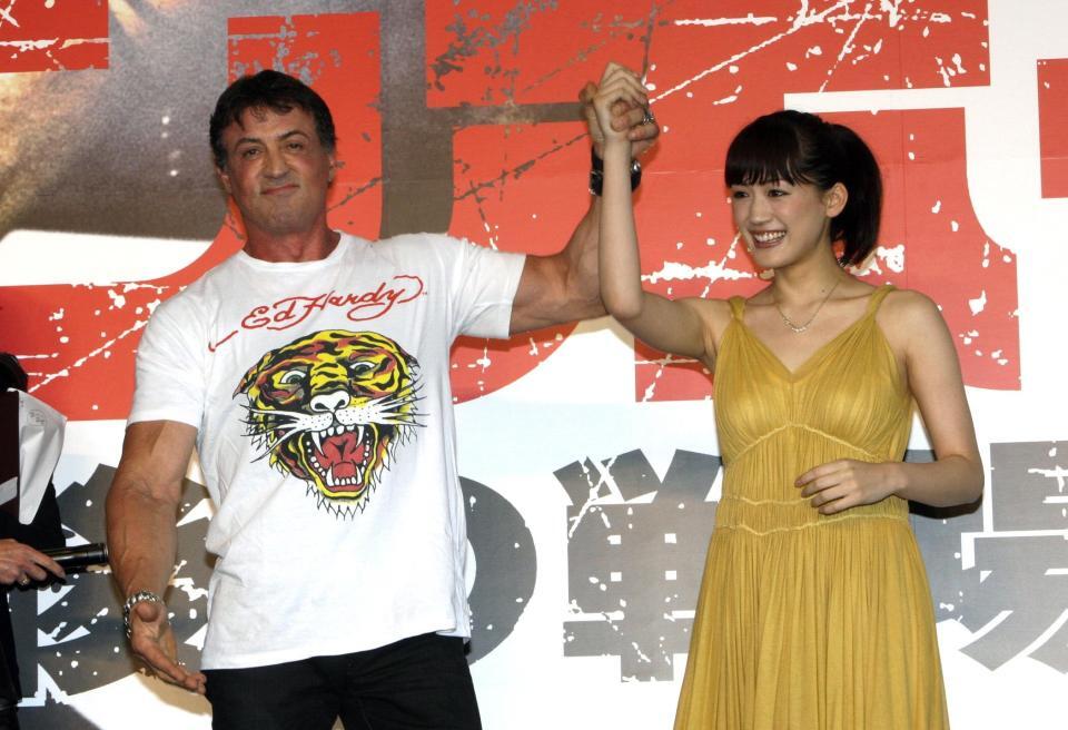２００８年５月、シルベスター・スタローンと綾瀬はるか