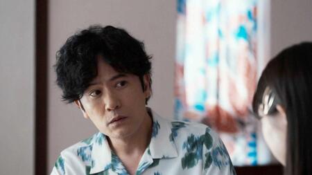 映画「バナ穴　ＢＡＮＡ＿ＡＮＡ」に出演する稲垣吾郎（Ｃ）２０２６　ＢＡＮＡ＿ＡＮＡ　Ｆｉｌｍ　Ｐａｒｔｎｅｒｓ