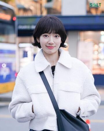 韓国芸能プロダクション・ソルト・エンターテインメントの公式インスタグラム＠より　第２子妊娠を発表した女優のパク・シネ