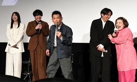 会場を爆笑の渦に包み込む柳沢慎吾（中央）＝ＴＯＨＯシネマズ六本木ヒルズ（撮影・佐藤厚）