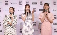 イベントに登場した（左から）平祐奈、新川優愛、トラウデン直美＝東京・浜離宮朝日ホール（撮影・佐々木彰尚）
