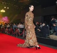 レッドカーペットを歩く戸田恵梨香＝東京・ベルサール渋谷ファースト（撮影・棚橋慶太）