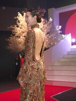 背中が大きく空いたドレス姿で登場した戸田恵梨香＝東京・ベルサール渋谷ファースト（撮影・棚橋慶太）