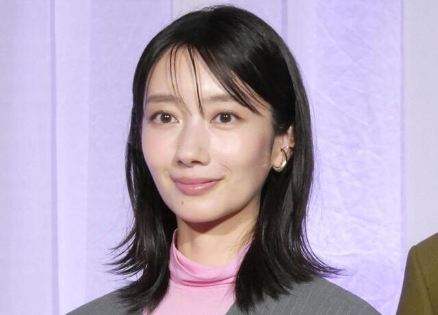 ワオ！白髪の女将姿で久々ドラマの大物