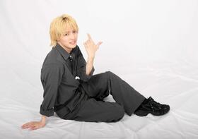 ポーズをとるＴｒａｖｉｓ　Ｊａｐａｎ・川島如恵留（撮影・石井剣太郎）