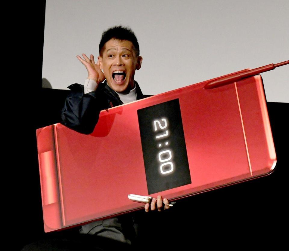 会場を爆笑の渦に包み込む柳沢慎吾（撮影・佐藤厚）