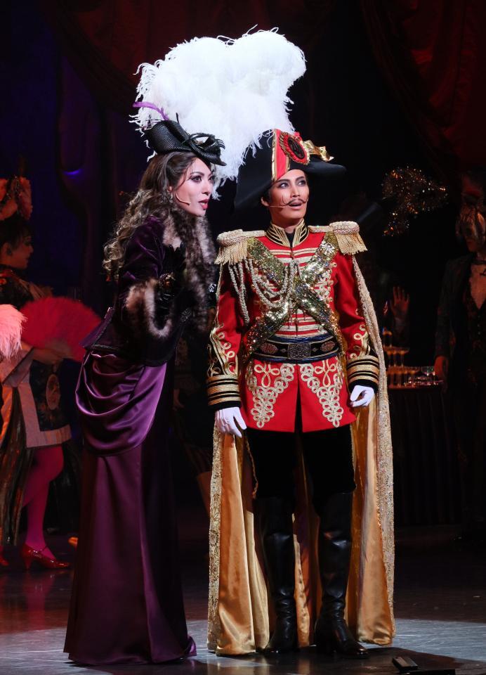 宝塚雪組「DayDream Dali」主演した瀬央ゆりあ（右）、輝月ゆうま