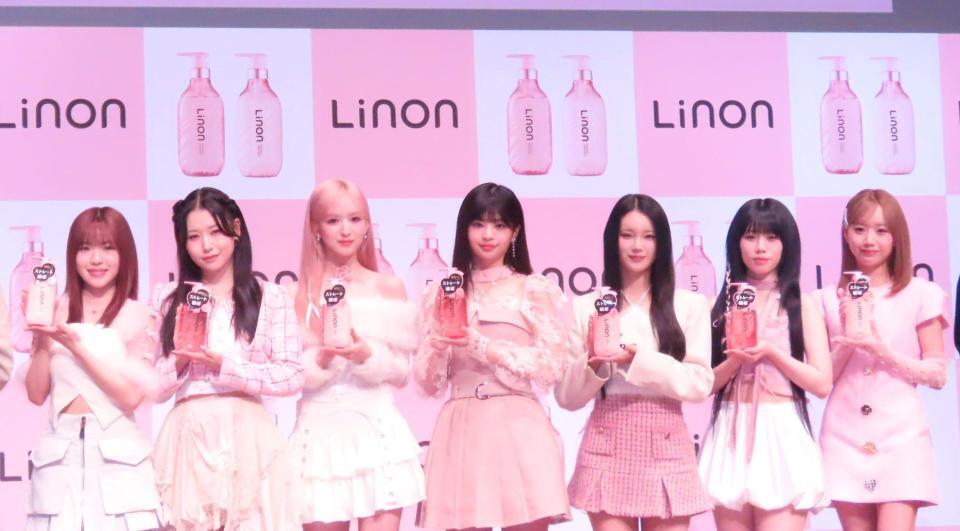 ＭＥ：Ｉの（左から）ＴＳＵＺＵＭＩ、ＭＯＭＯＮＡ、ＳＵＺＵ、ＲＩＮＯＮ、ＭＩＵ、ＡＹＡＮＥ、ＫＥＩＫＯ