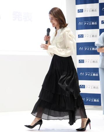 「アイ工務店新ＣＭ公開発表会」に登場した永島優美＝横浜・みなとみらいのアイスタジオ横浜（撮影・伊藤笙子）