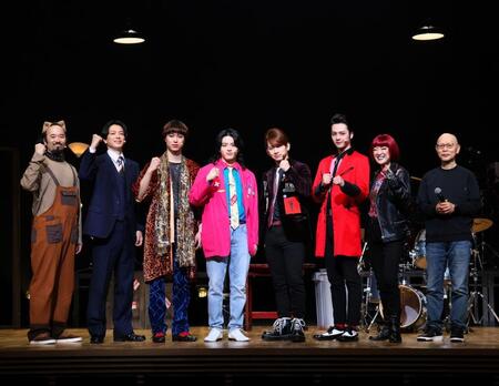 舞台「ぽっぷす？」取材会に出席した（左から）内河啓介、瀬戸祐介、櫻井佑樹、ＩＳＳＥＩ、佐藤友祐、相原一心、しゅはまはるみ、演出の鈴木勝秀氏