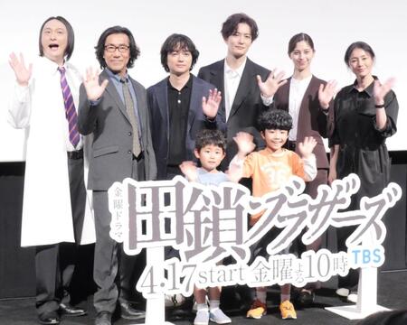 イベントに出席した（左から）ＪＰ、岸谷五朗、染谷将太、金子拓真、岡田将生、野田悠月、中条あやみ、井川遥＝１５日