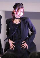 パフォーマンスで盛り上げるＷＨＩＴＥ　ＳＣＯＲＰＩＯＮのＮＩＣＯ