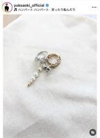 夫の矢部浩之から贈られたティファニーのダイヤの片耳ピアス（中央）と父がくれた指輪。青木裕子のインスタグラム＠ｙｕｋｏａｏｋｉ＿ｏｆｆｉｃｉａｌより