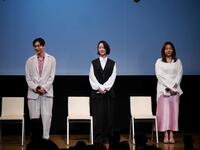 （左から）松下洸平、黒木華、野呂佳代＝１４日