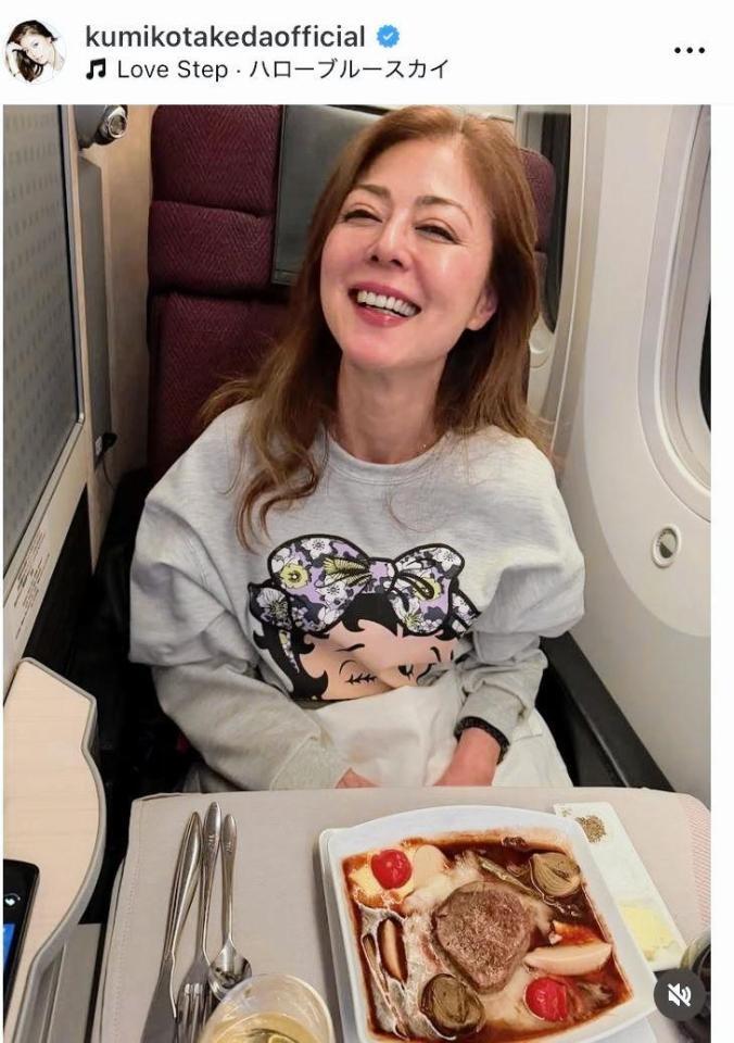 武田久美子のインスタグラム＠ｋｕｍｉｋｏｔａｋｅｄａｏｆｆｉｃｉａｌ（４月１３日付）より