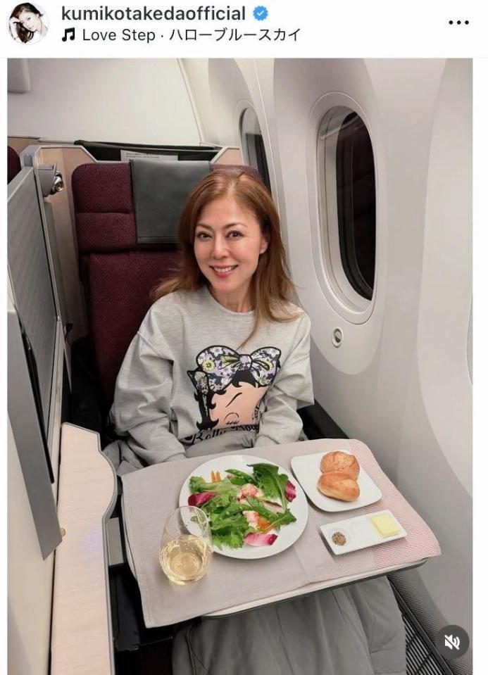 武田久美子のインスタグラム＠ｋｕｍｉｋｏｔａｋｅｄａｏｆｆｉｃｉａｌ（４月１３日付）より