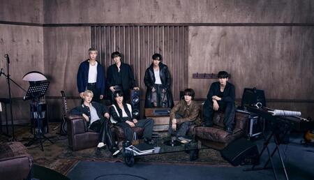 ＢＴＳの（前列左から）Ｊｉｍｉｎ、Ｊｉｎ、ＳＵＧＡ，Ｊｕｎｇ　Ｋｏｏｋ（後列同）ＲＭ、ｊ-ｈｏｐｅ、Ｖ　ⓟ＆©ＢＩＧＨＩＴ　ＭＵＳＩＣ 