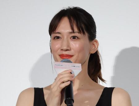 舞台あいさつで話す綾瀬はるか（撮影・西岡正）