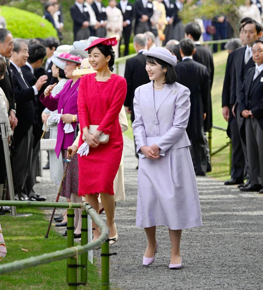 春の園遊会に出席された愛子さまと佳子さま