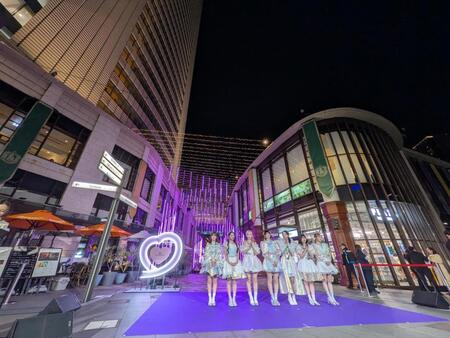 イルミネーションを点灯させたＭＥ：Ｉ（撮影　金田祐二）