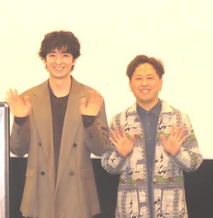 初主演映画「お別れの歌」の舞台あいさつに出席した濱正悟（左）と柴田啓佑監督