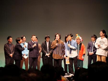 エンディングでトークする爆笑問題とトンツカタン