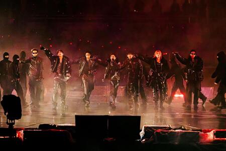 ＢＴＳの（左から）ＲＭ、Ｊｕｎｇ　Ｋｏｏｋ、Ｊｉｎ、ＳＵＧＡ、Ｖ、Ｊｉｍｉｎ、ｊ-ｈｏｐｅ　（Ｐ）＆（Ｃ）ＢＩＧＨＩＴ　ＭＵＳＩＣ   