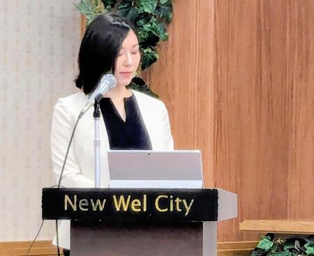 会見の司会を務めた加藤守氏の妻・ゆいさん