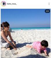 ２０１２年、加藤ローサ２７歳。息子と。加藤のインスタグラム＠ｋａｔｏ＿ｒｏｓａ＿より