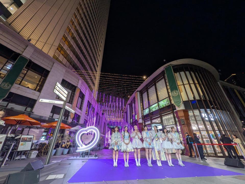 イルミネーションを点灯させたＭＥ：Ｉ（撮影　金田祐二）