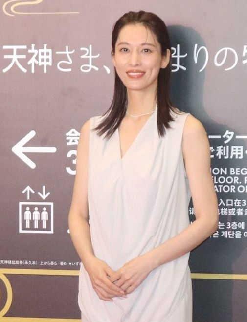 京都国立博物館で行われる特別展「北野天神」の記者内覧会に登場した月城かなと