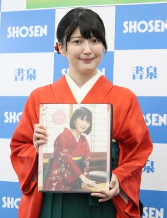 トレカの発売イベントを開催した香川愛生女流四段