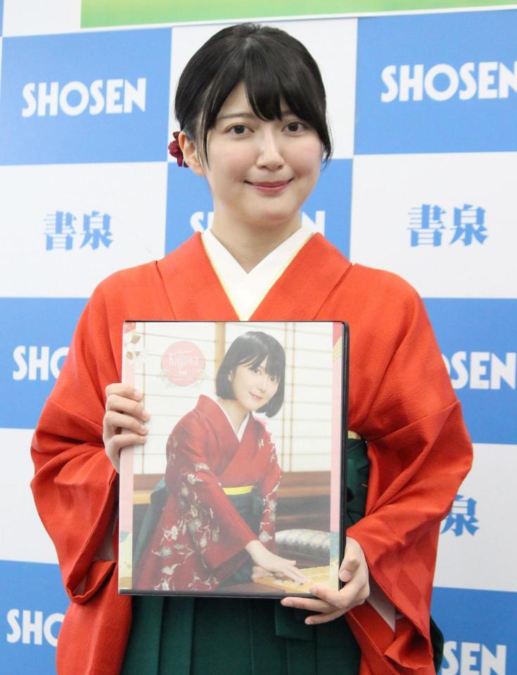 トレカの発売イベントを開催した香川愛生女流四段