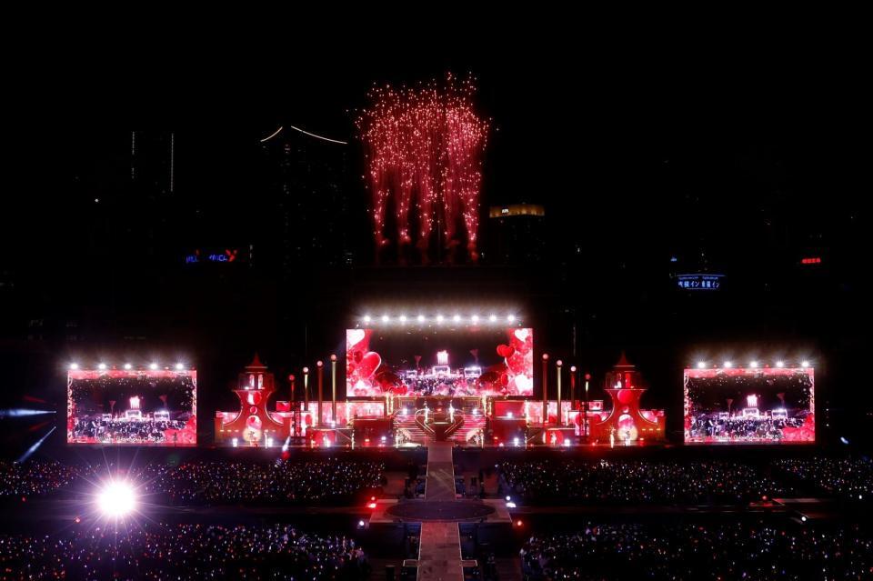 横浜スタジアムを熱狂の渦に巻き込んだ＝ＬＯＶＥ