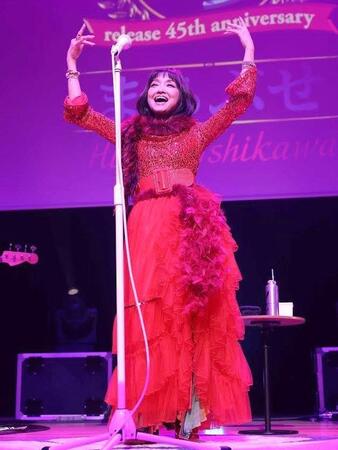 コンサートを開催した石川ひとみ