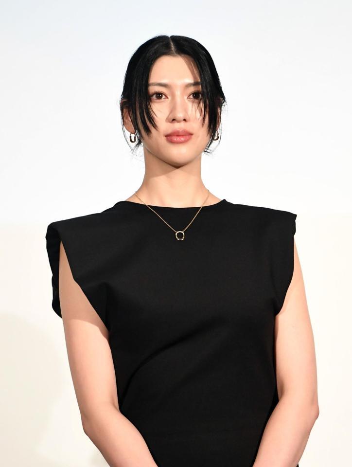 三吉彩花＝２４年１１月