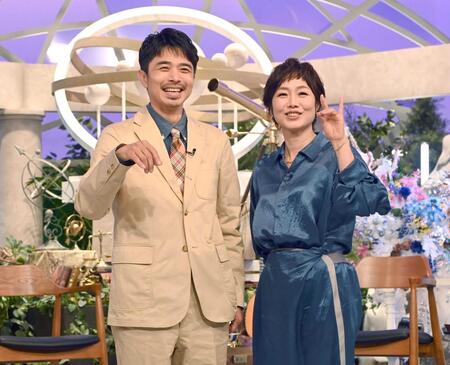 　ＭＣを務める井ノ原快彦（左）と有働由美子アナ（撮影・園田高夫）