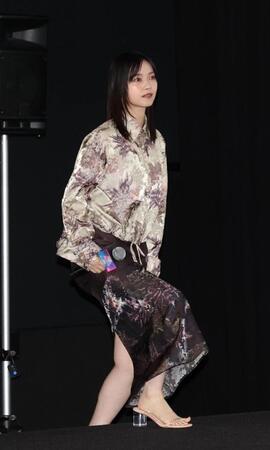 舞台あいさつに登場した西野七瀬（撮影・佐々木彰尚）