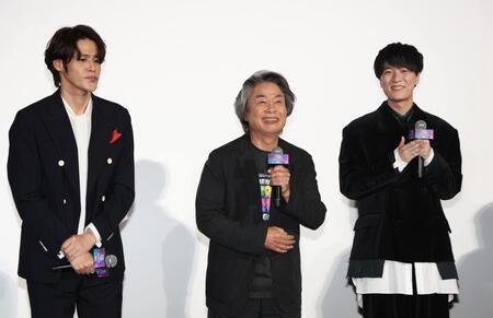 舞台あいさつに登場した（左から）宮野真守、任天堂・宮本茂代表取締役フェロー、畠中祐＝東京・ＴＯＨＯシネマズ六本木ヒルズ（撮影・佐々木彰尚）