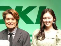 　授賞式に出席した（左から）ヒロミ、ゆうちゃみ　