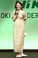 　高身長が映えるドレス姿のゆうちゃみ