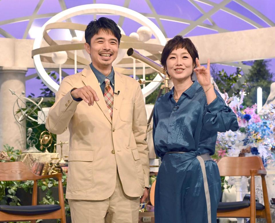 　ＭＣを務める井ノ原快彦（左）と有働由美子アナ（撮影・園田高夫）