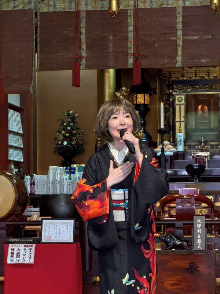 　歌唱奉納を行った田川寿美