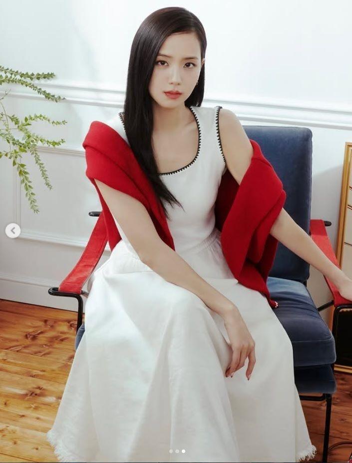 ＢＬＡＣＫＰＩＮＫ・ジスの公式インスタグラム＠ｓｏｏｙａａａ＿＿より