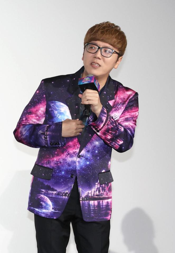 舞台あいさつに登場したＨＩＫＡＫＩＮ（撮影・佐々木彰尚）