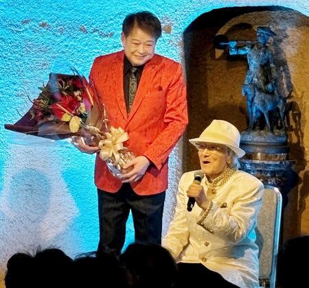 トークする浜村淳（右）と滝あつし