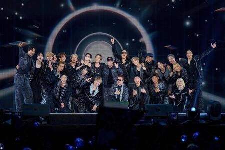 東京ドーム公演に出演したＥＸＩＬＥとＥＸＩＬＥ　ＴＲＩＢＥのメンバー