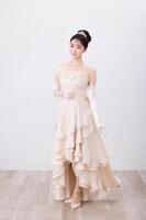 ６月３日に「さよならは黄昏」で歌手デビューする元宝塚娘役スター有沙瞳