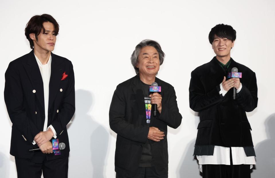 舞台あいさつに登場した（左から）宮野真守、任天堂・宮本茂代表取締役フェロー、畠中祐（撮影・佐々木彰尚）