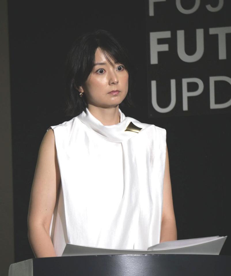 会見で司会を務めた元アナウンサーの秋元優里さん＝２１日